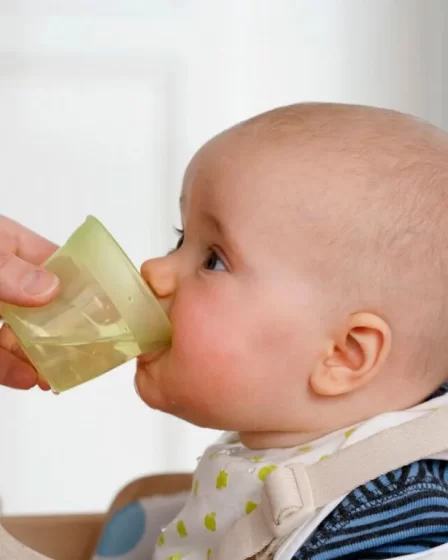 baby-drink-water